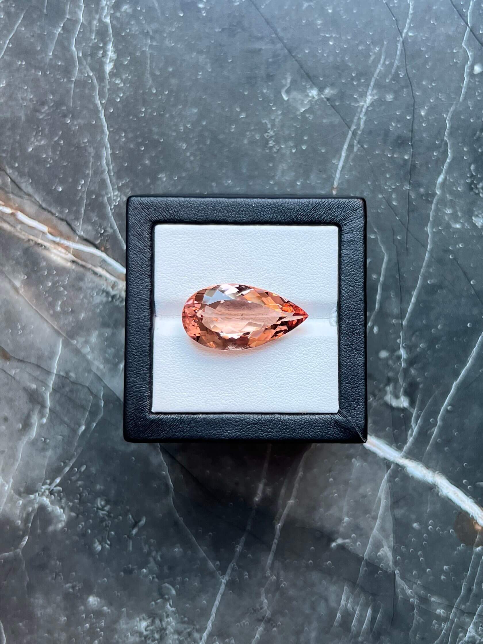 Морганит персиковый груша 22.88 карат