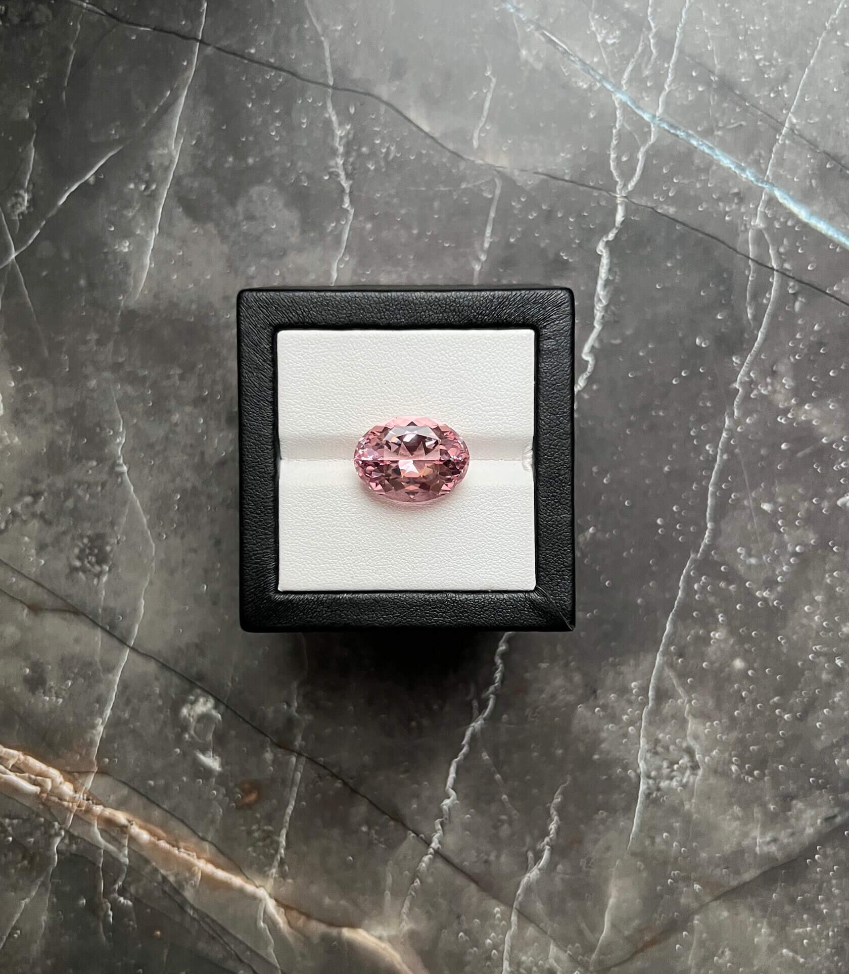 Морганит розовый овал 14.4 карат