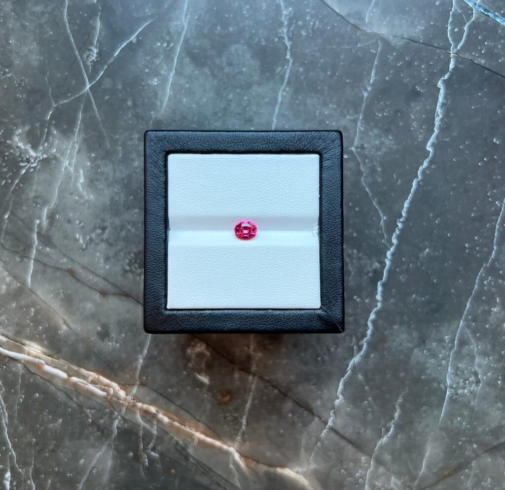 Шпинель красная и розовая — купить натуральный камень в Москве. Большой ...