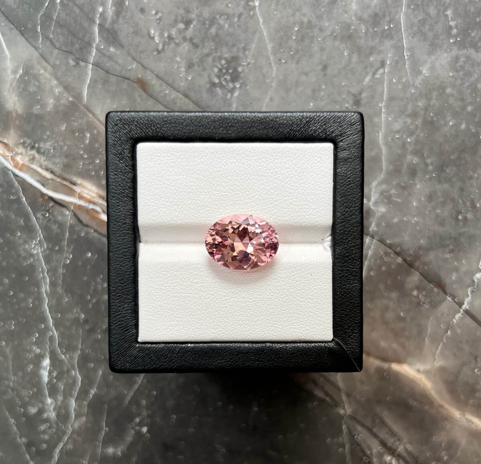 Морганит розовый овал 7,92 карат