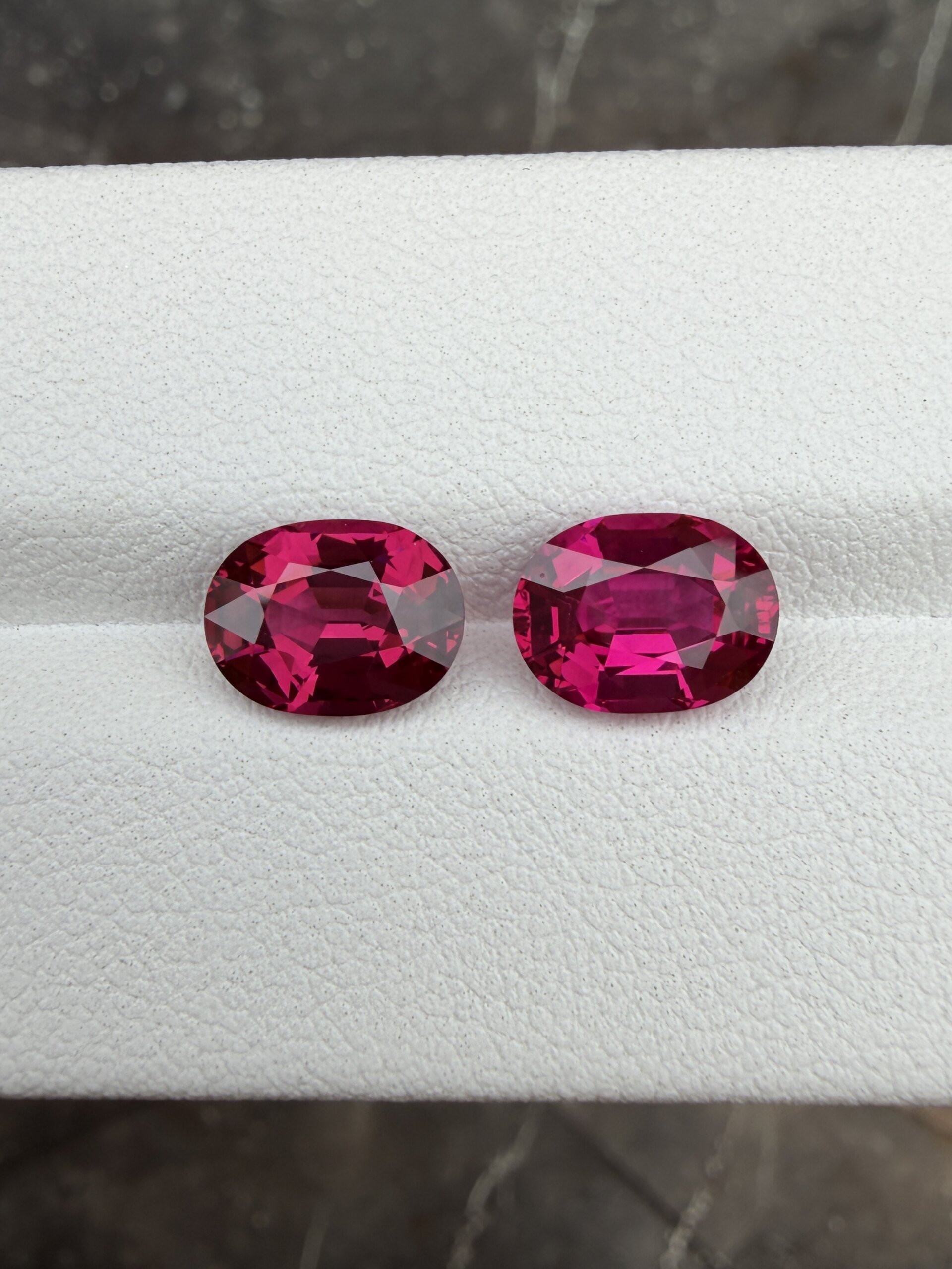 Шпинель Махенге пара овалов 3.97 карат — изображение 2