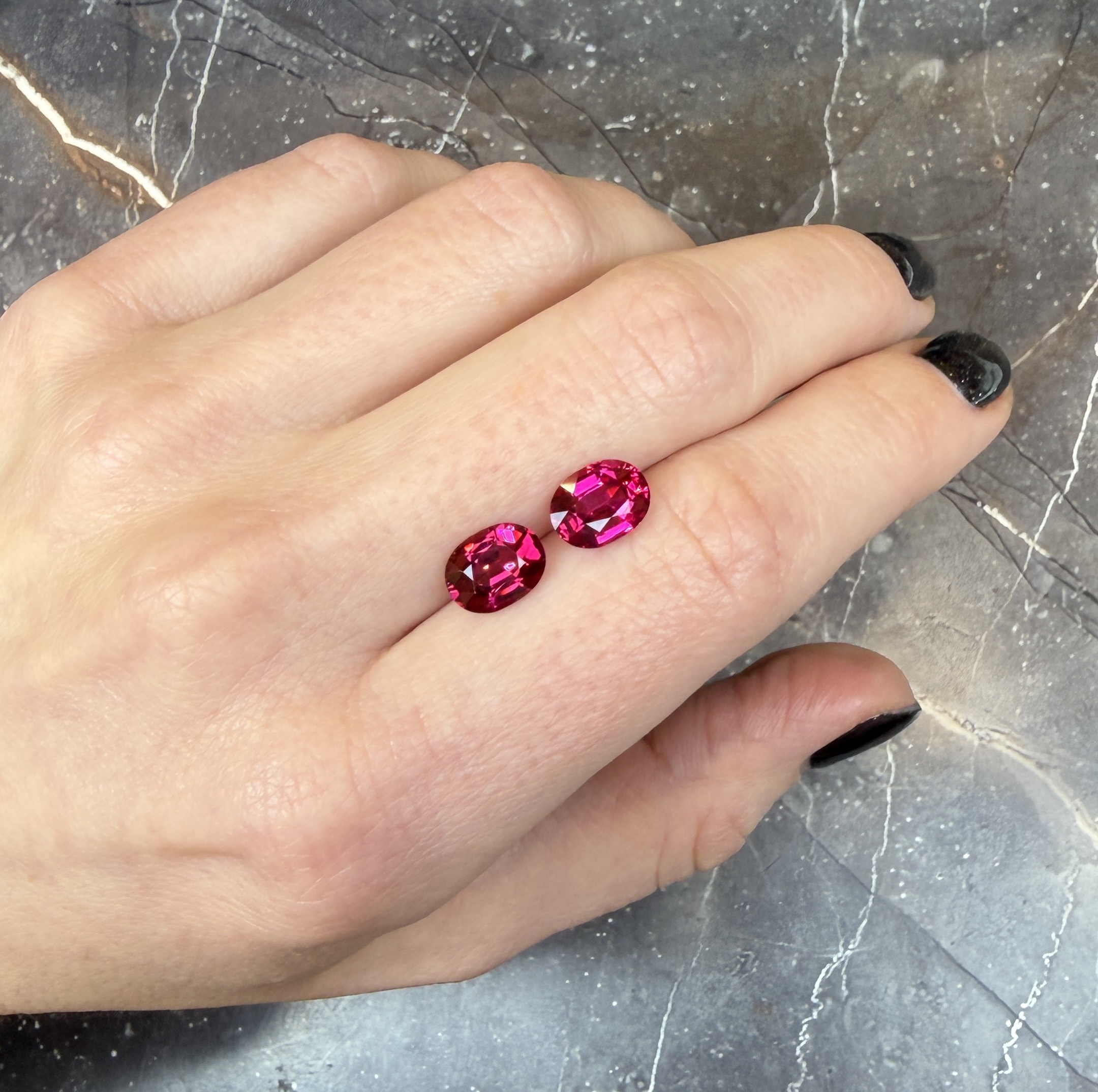 Шпинель Махенге пара овалов 3.97 карат — изображение 4