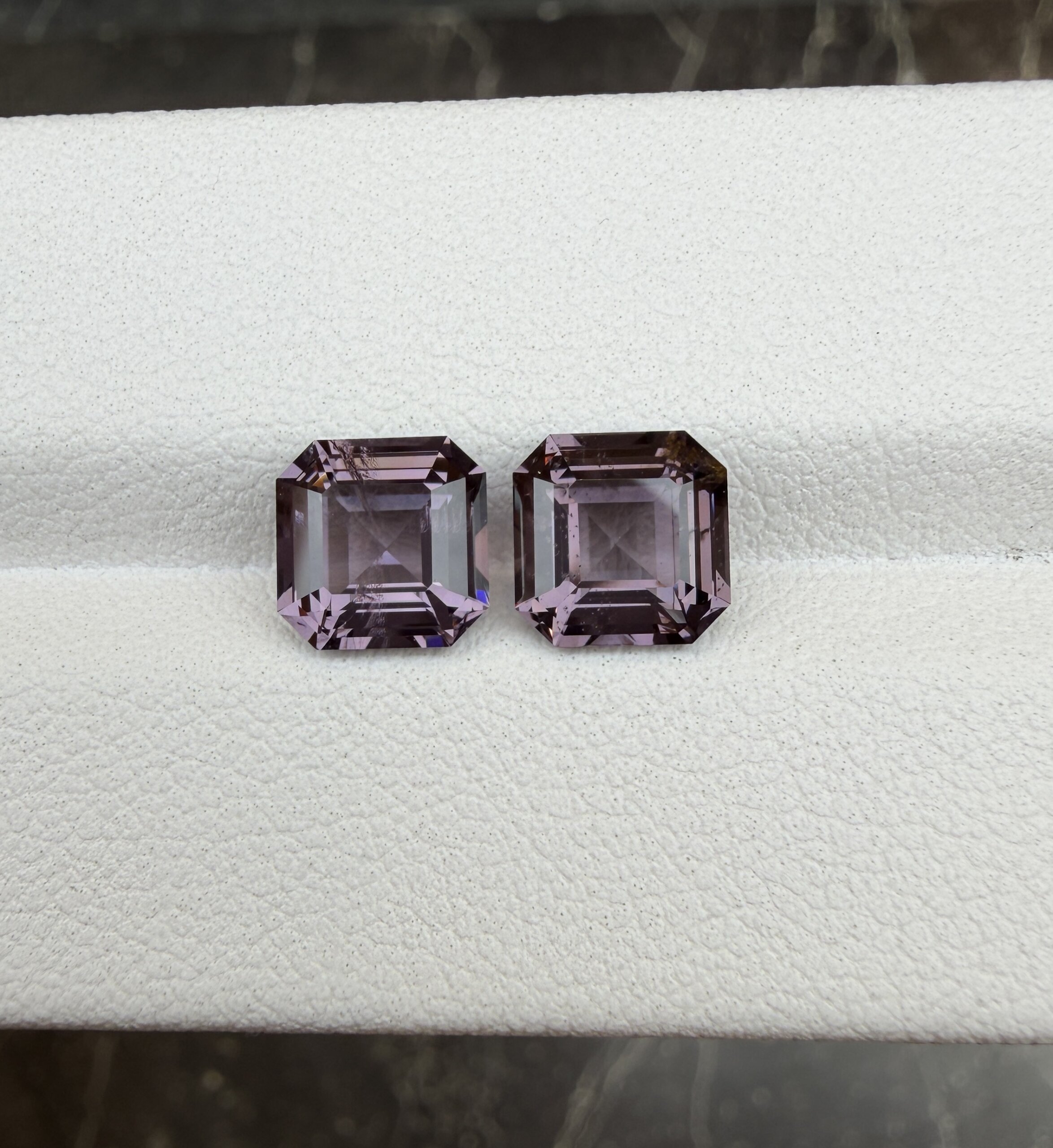 Шпинель фиолетовая пара октагонов 3.81 карат — изображение 2