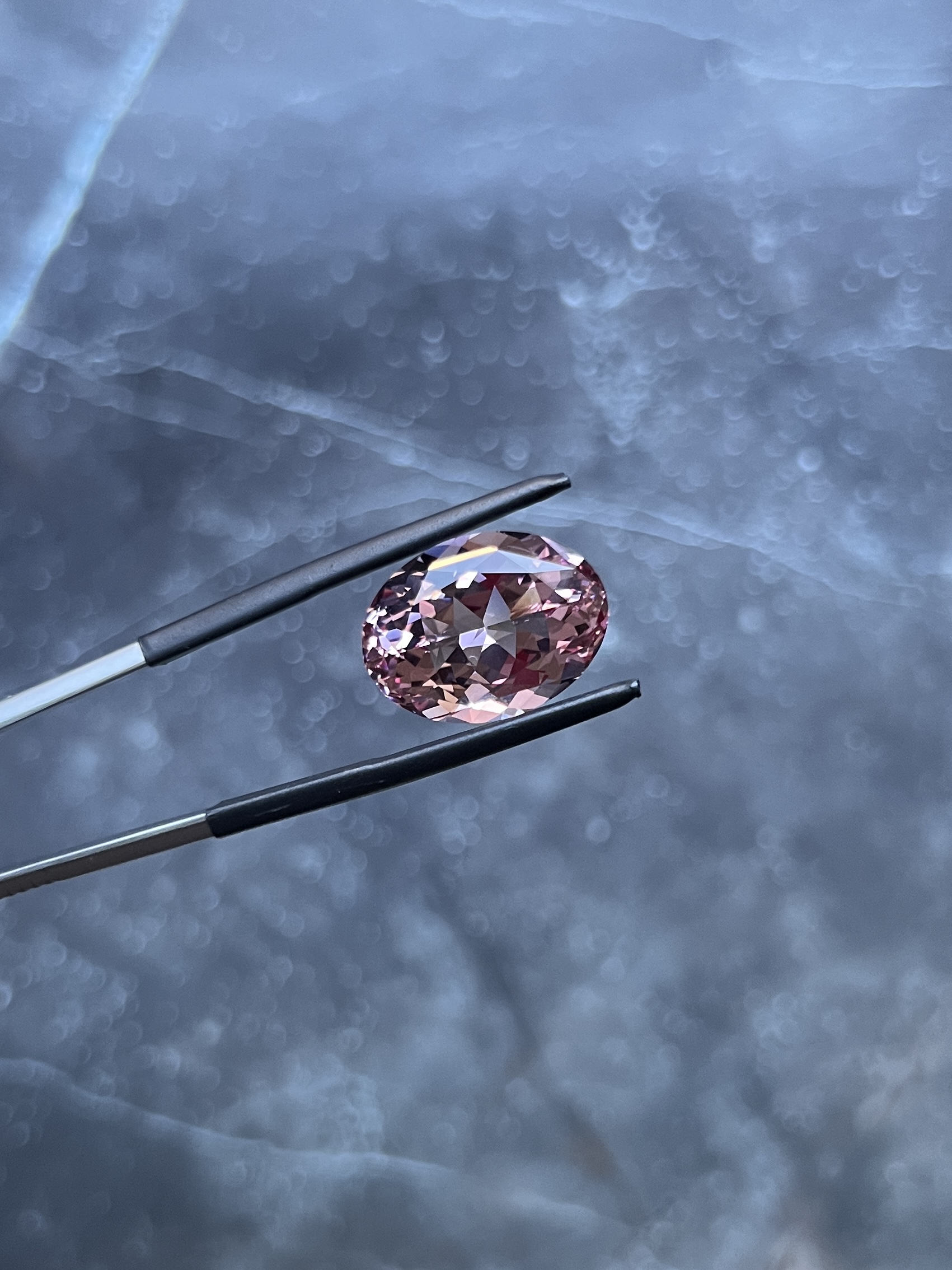 Морганит розовый овал 14.4 карат — изображение 3