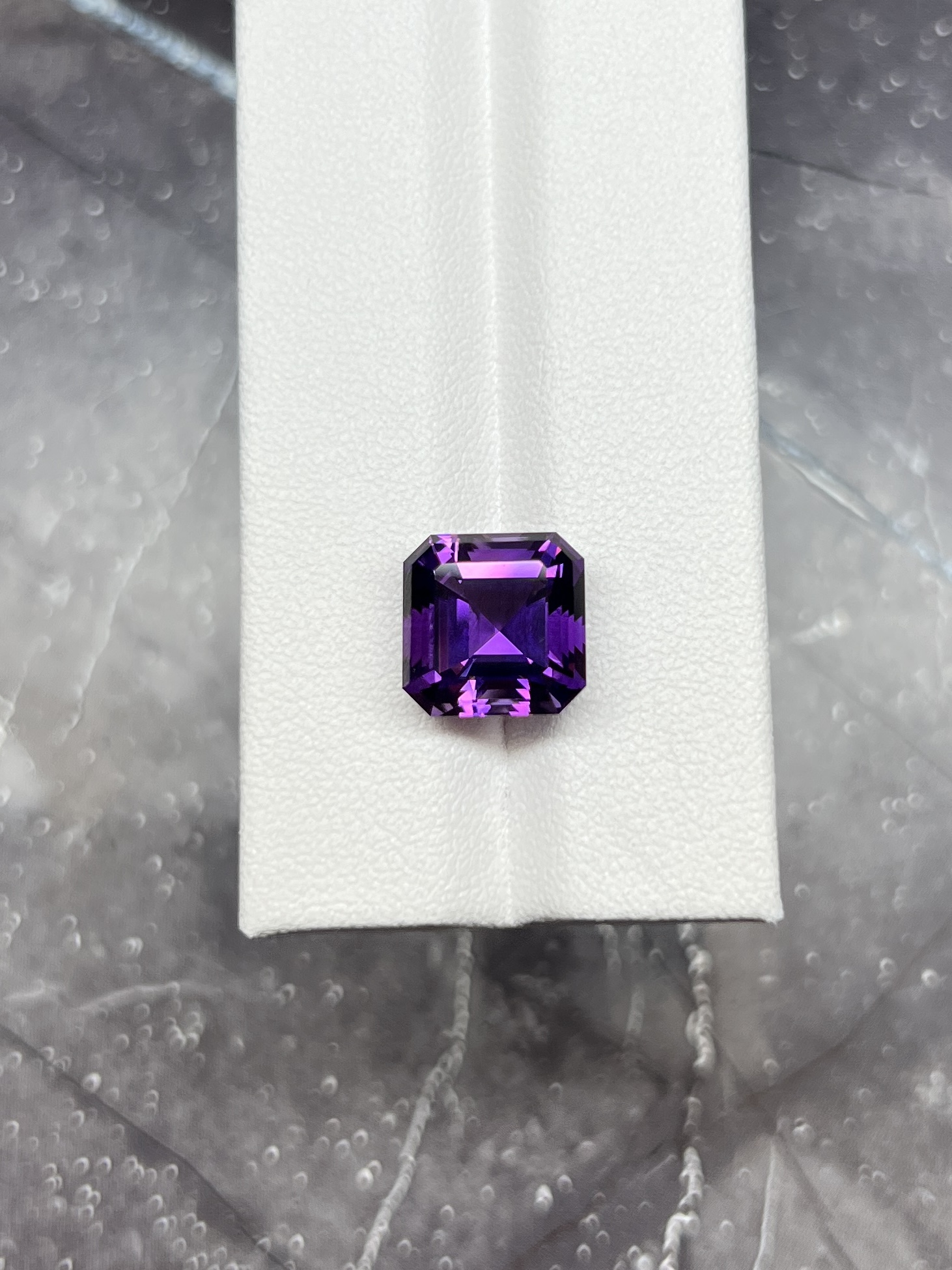 Аметист октагон 6.49 карат