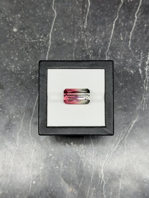 Турмалин полихромный октагон 19.76 карат