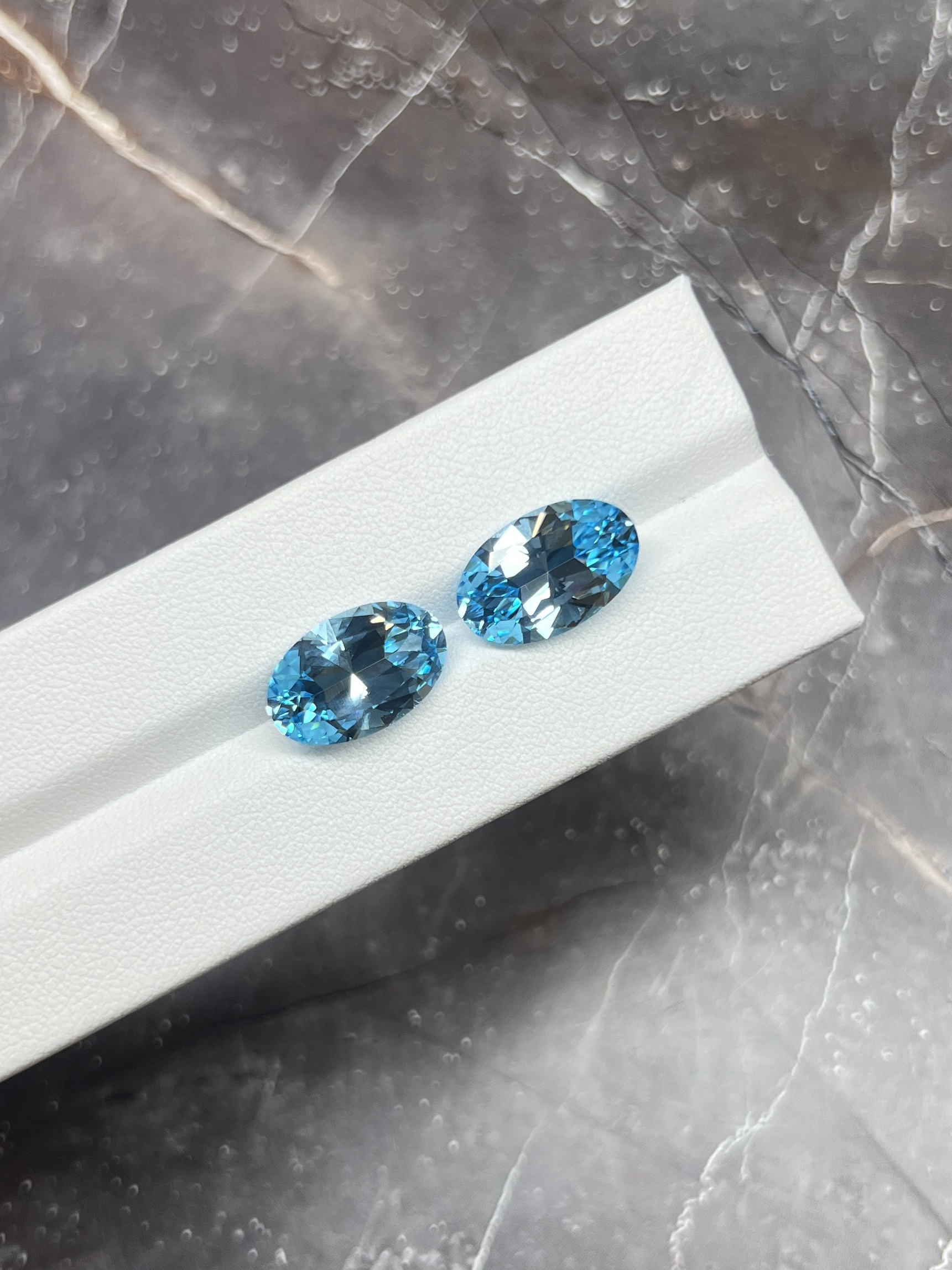 Топаз Скай пара овалов 14.89 карат — изображение 2