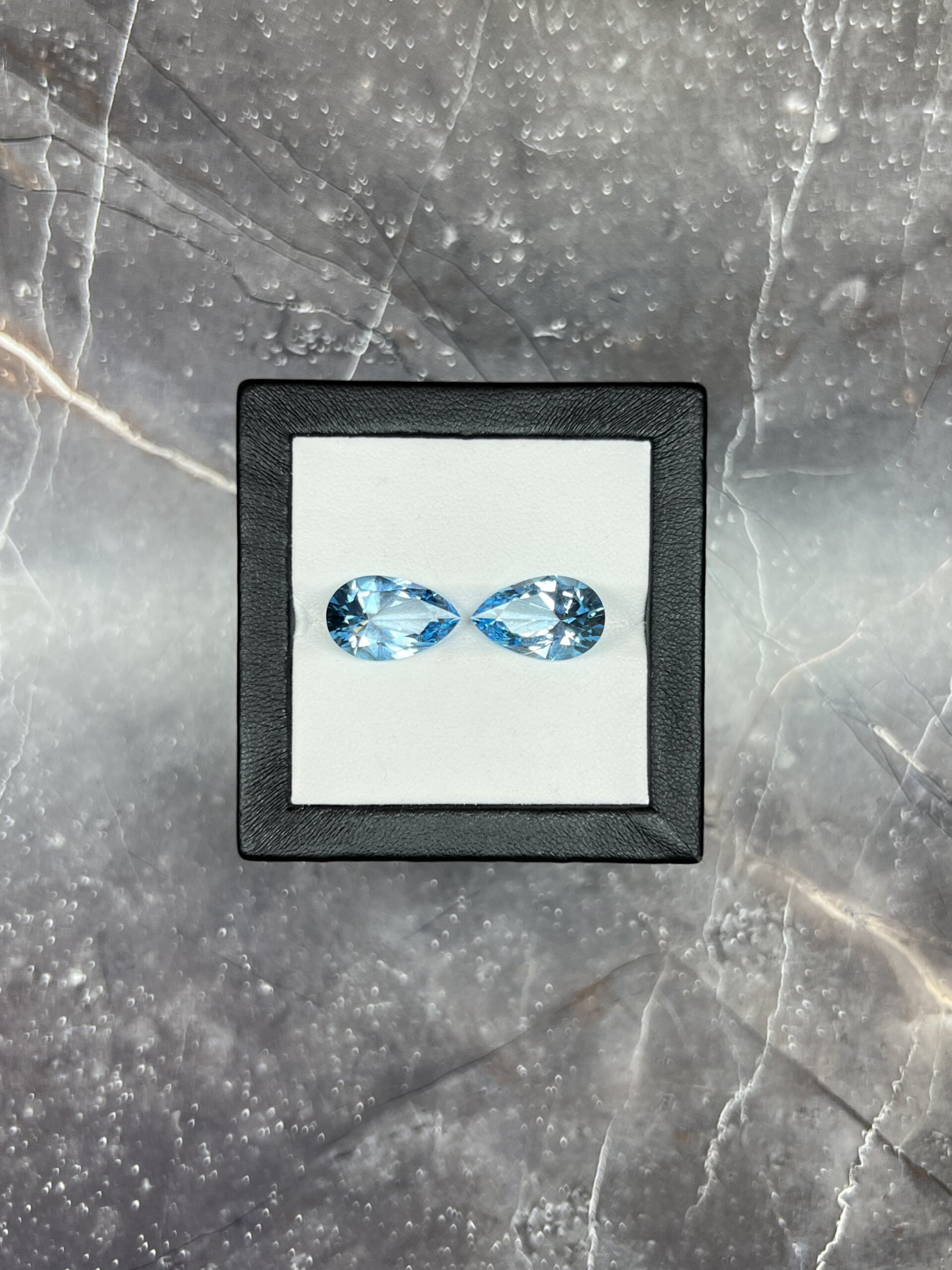 Топаз Скай пара груш 13.86 карат