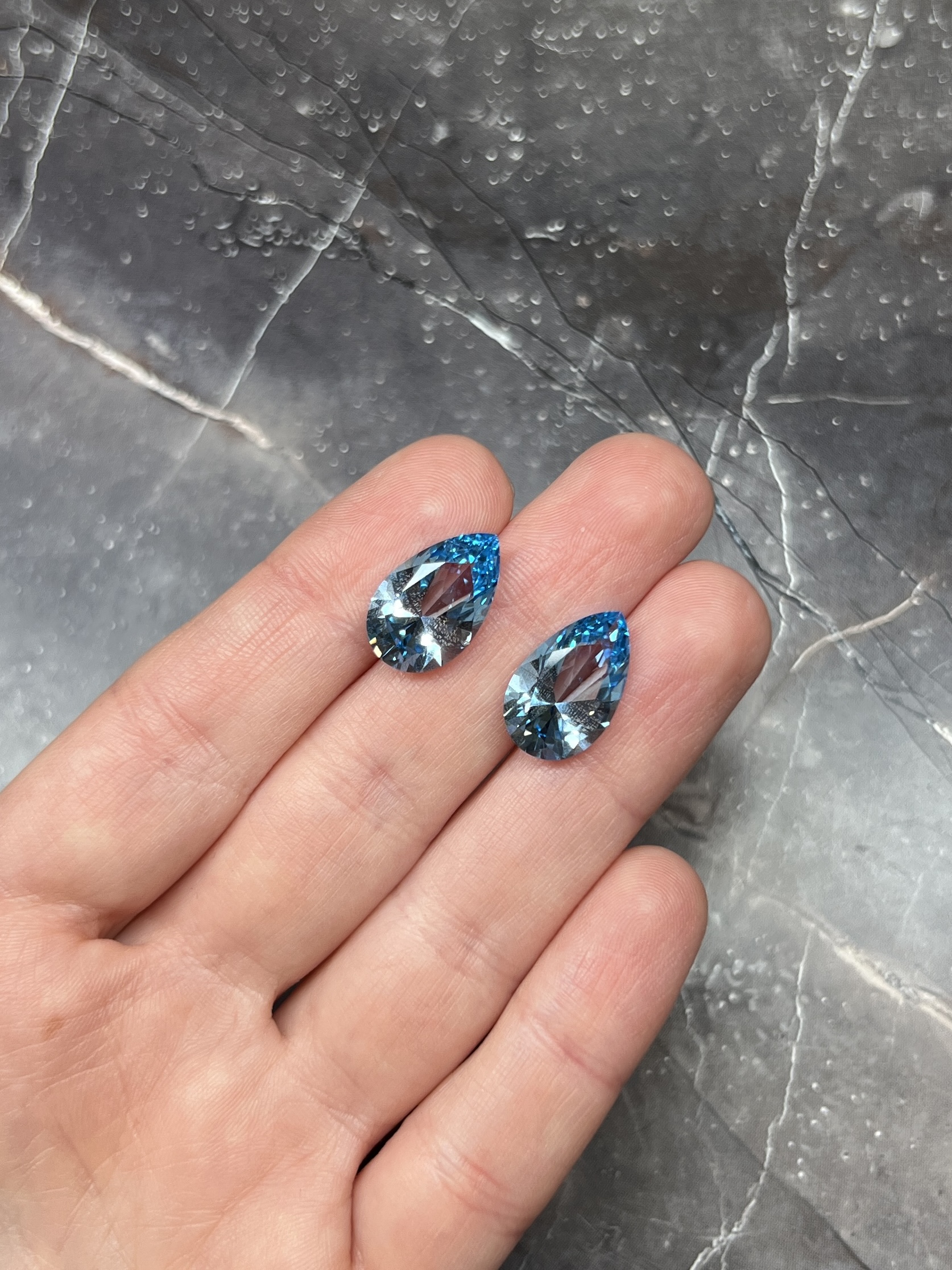 Топаз Скай пара груш 13.86 карат — изображение 3