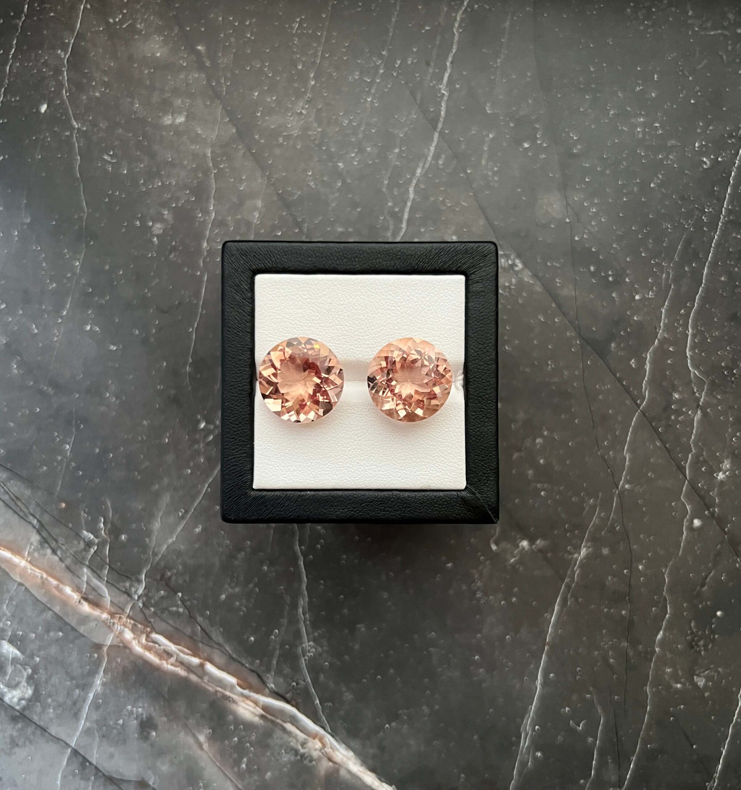 Морганит персиковый круг 29.11 карат