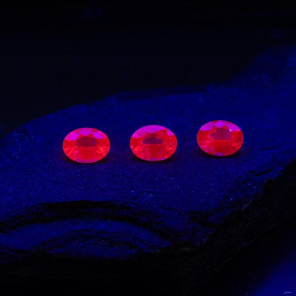 Шпинель красная и розовая