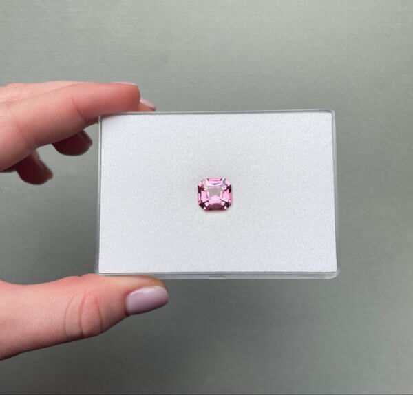 Шпинель красная и розовая