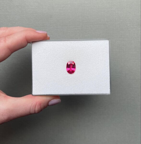 Шпинель красная и розовая