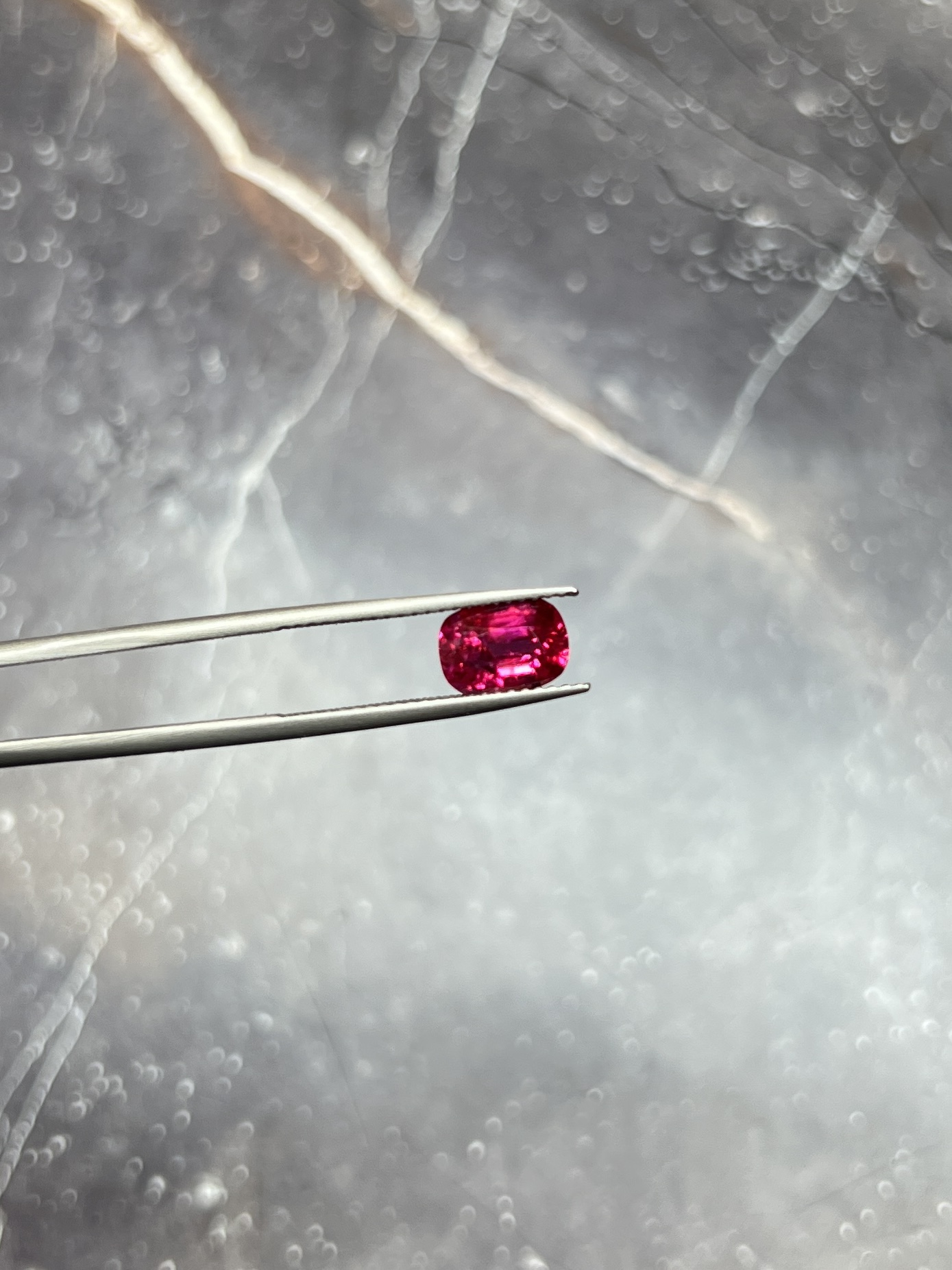 Розовая шпинель Махенге кушон 1.63 карат — изображение 4