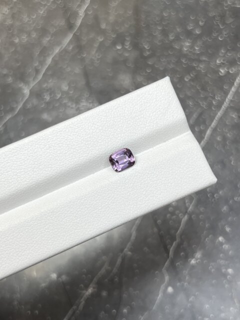 Шпинель фиолетовая 1.28 карат