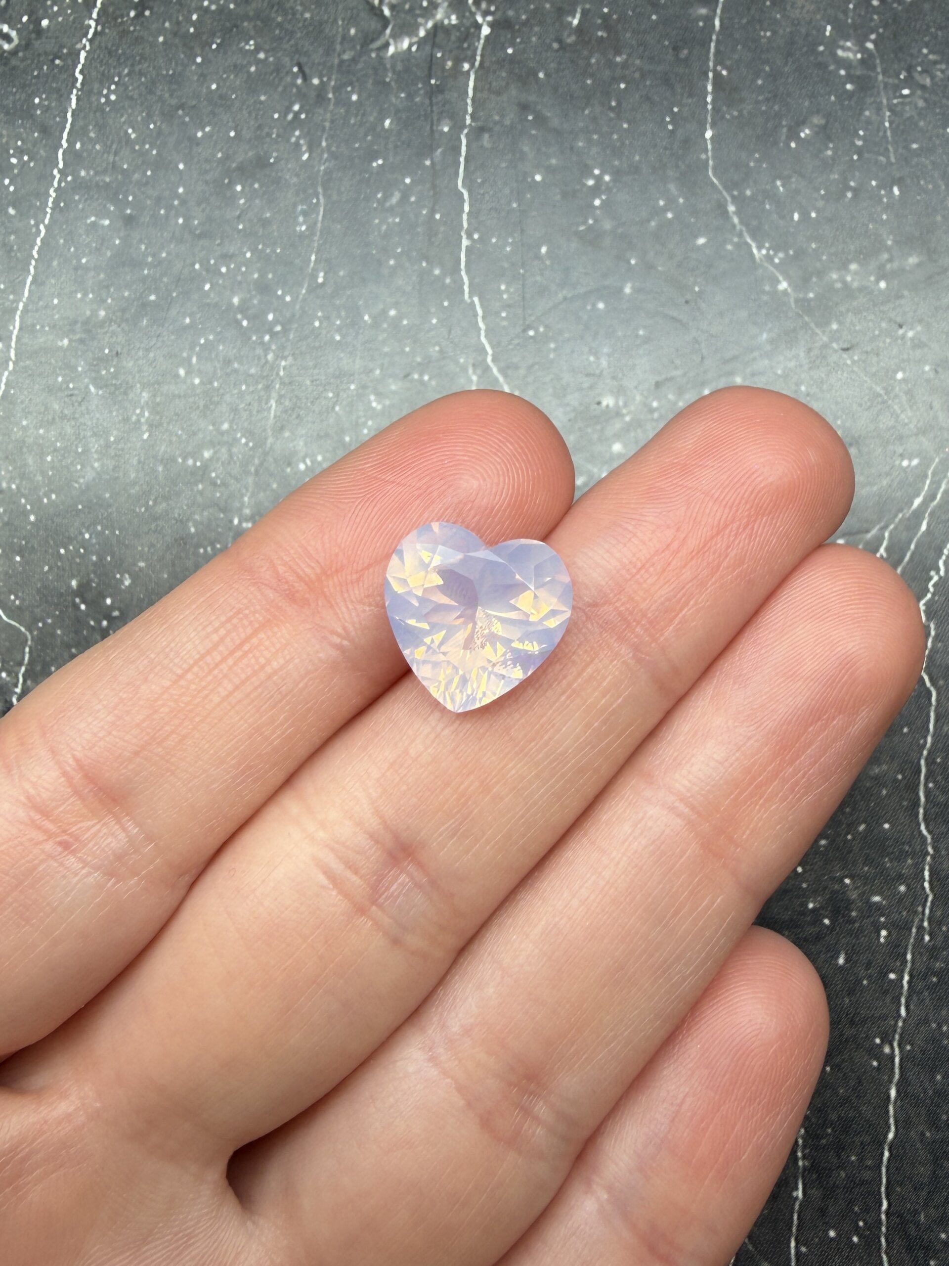 Лавандовый кварц сердце 5.33 карат — изображение 2