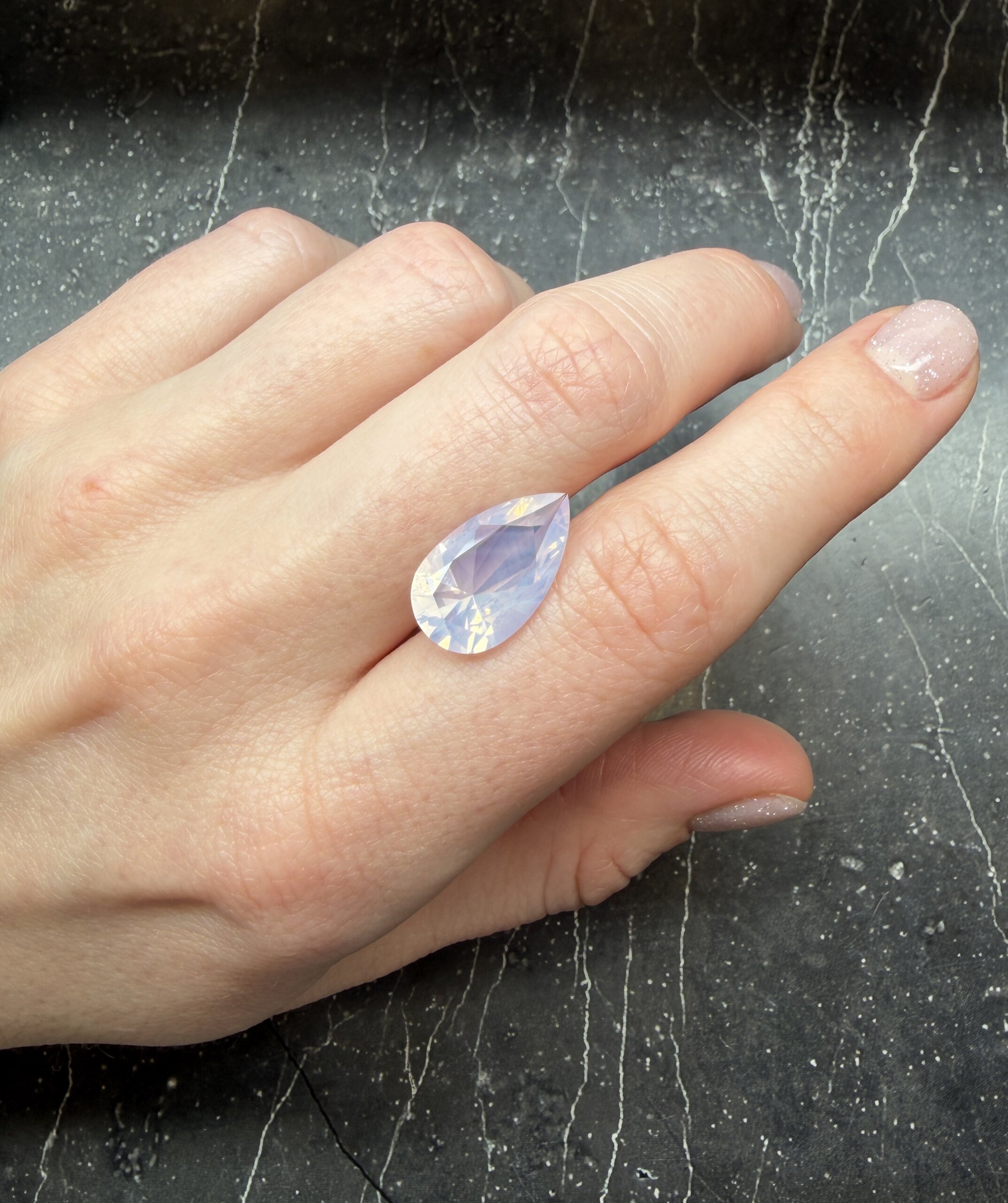 Лавандовый кварц груша 5.51 карат — изображение 3