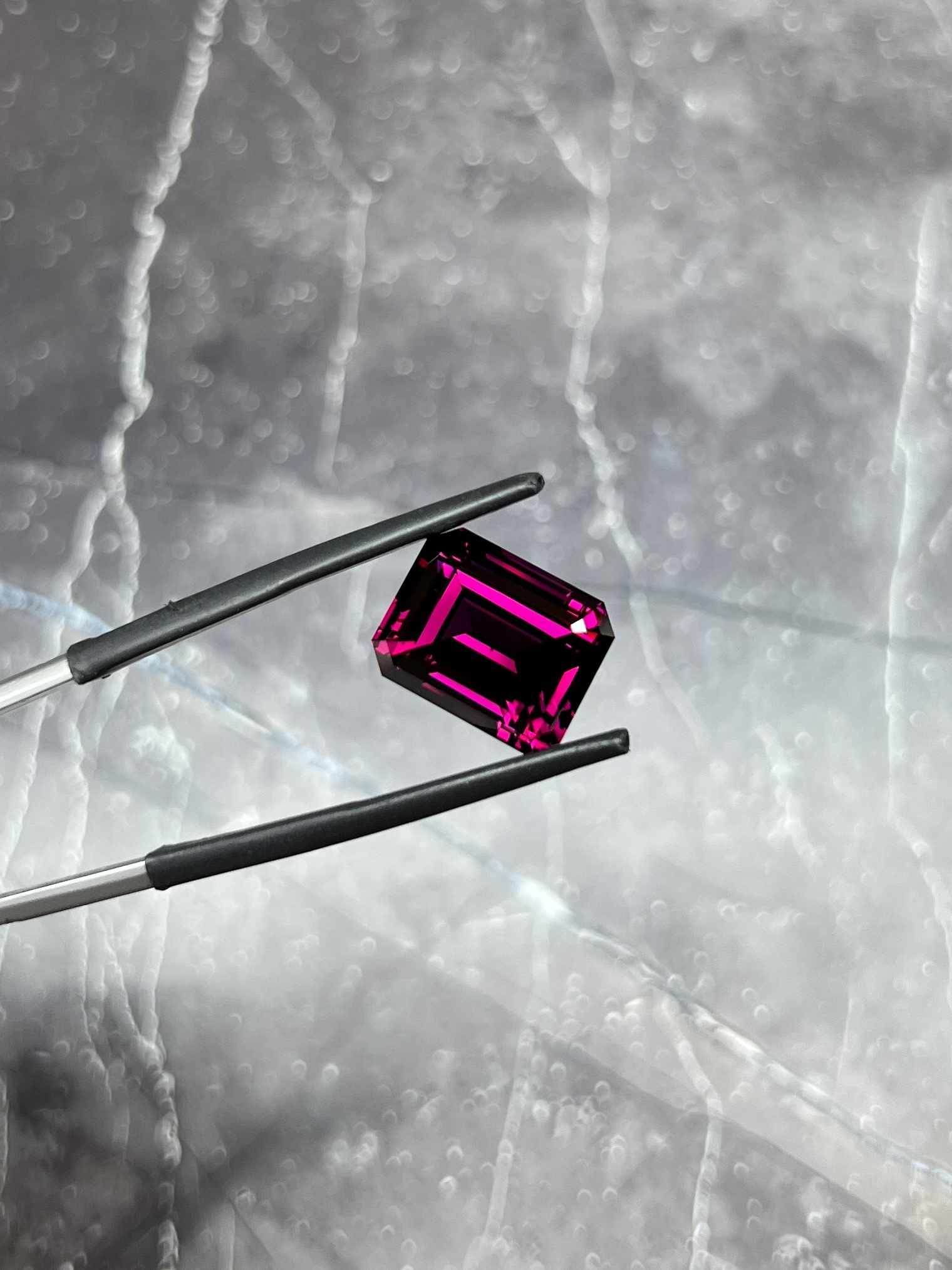 Гранат Родолит октагон 15.73 карат — изображение 2