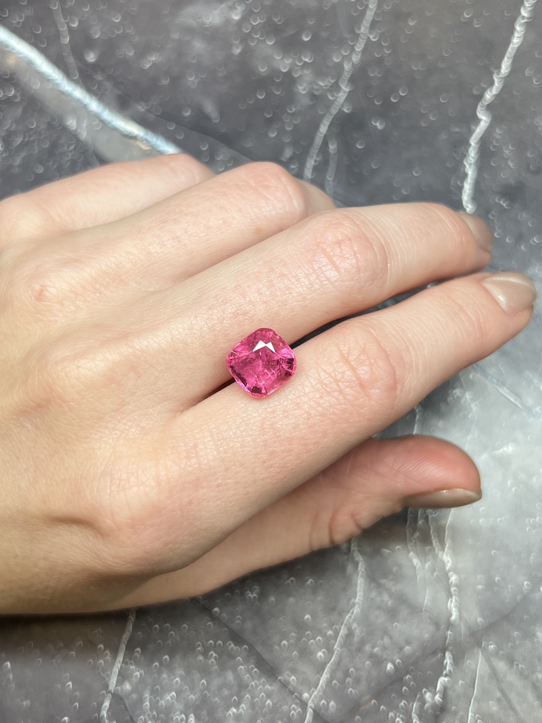 Неоново-розовый турмалин рубеллит 4.36 карат — изображение 2