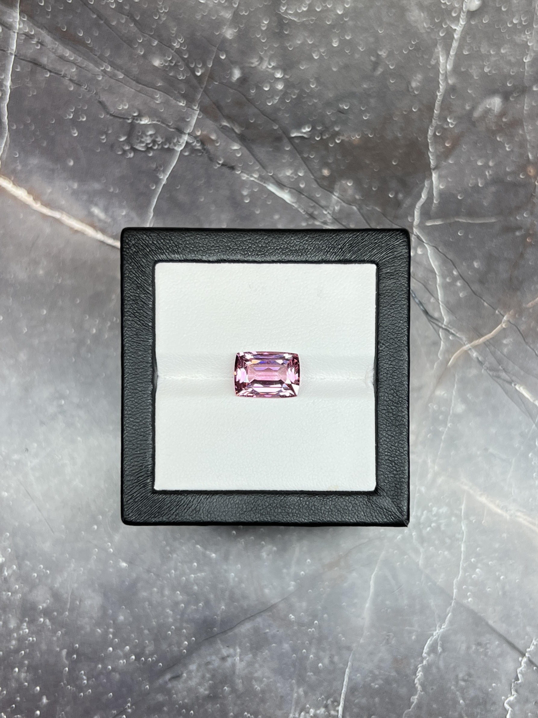 Розовая шпинель кушон 5.26 карат