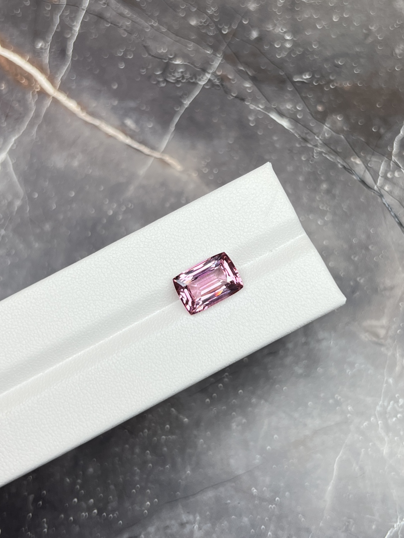 Розовая шпинель кушон 5.26 карат — изображение 2