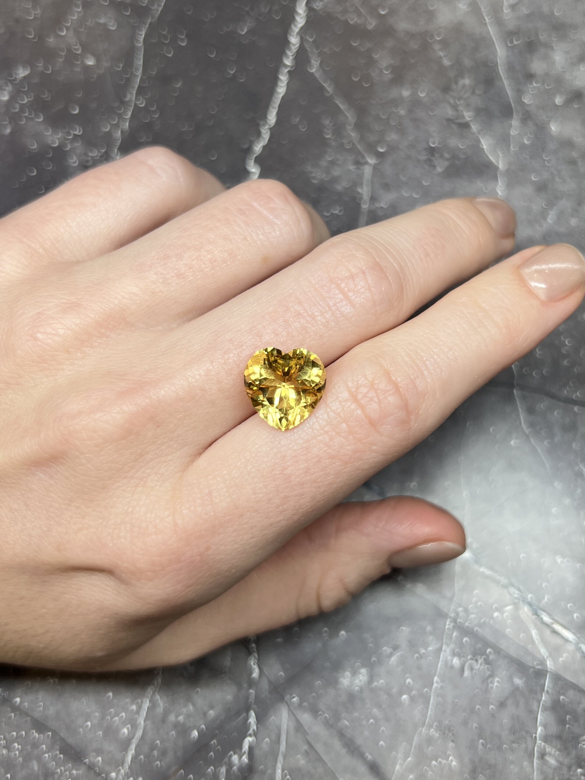 Цитрин сердце 5.84 карат — изображение 3