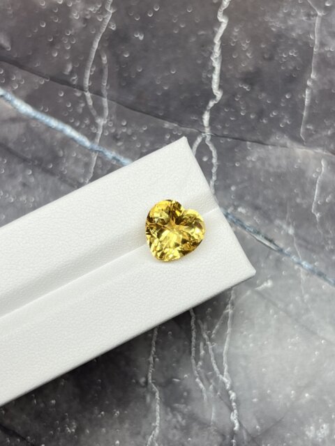 Цитрин сердце 5.84 карат