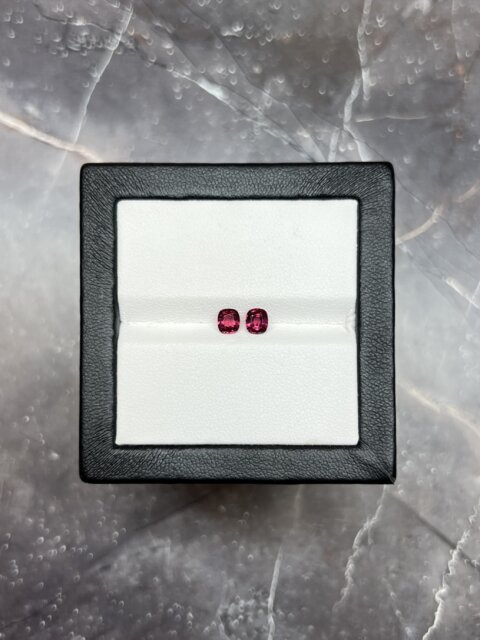 Розовая шпинель пара кушонов 4.5х4 мм