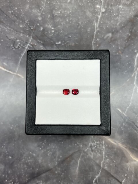 Красная шпинель пара кушонов 4.5х4 мм
