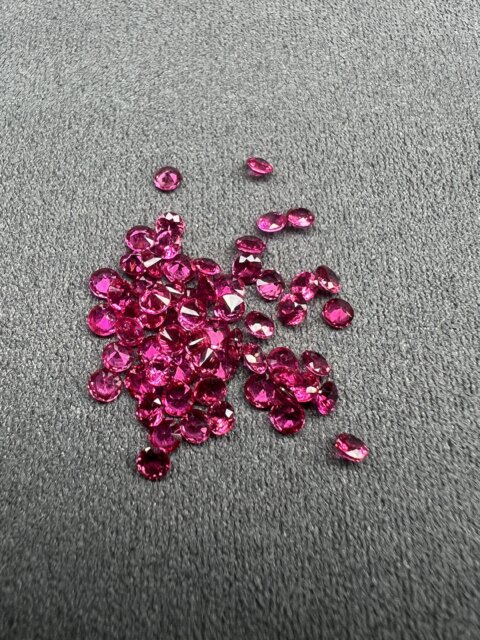 Шпинель неоновая розово-красная обсыпка