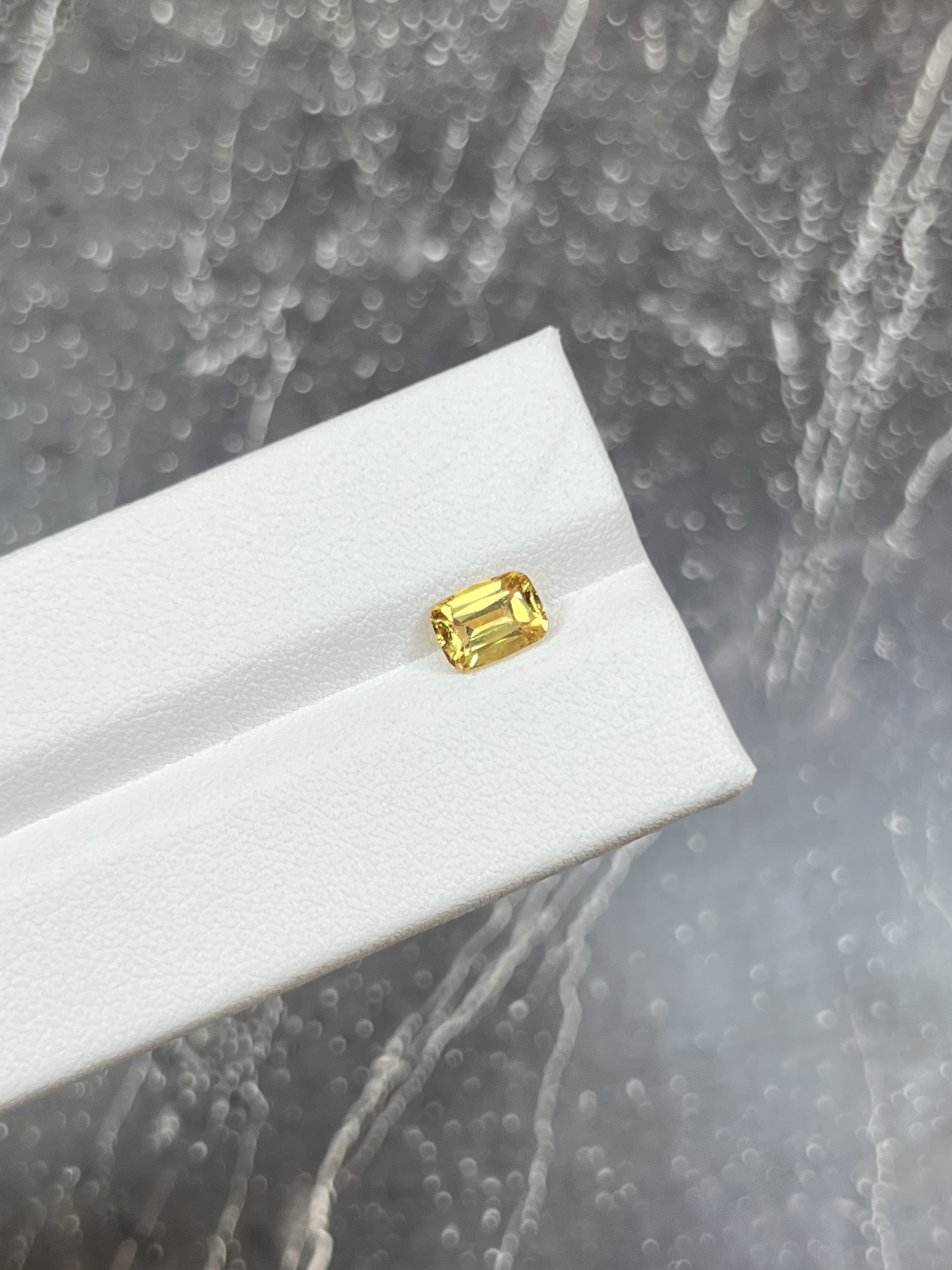 Сапфир желтый негретый 1.35 карат — изображение 3