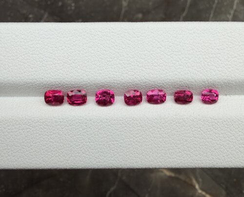 Неоновая бирманская шпинель микс