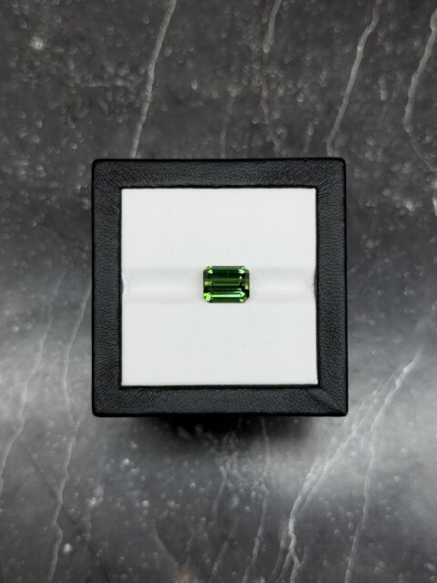 Зеленый турмалин октагон 4.47 карат