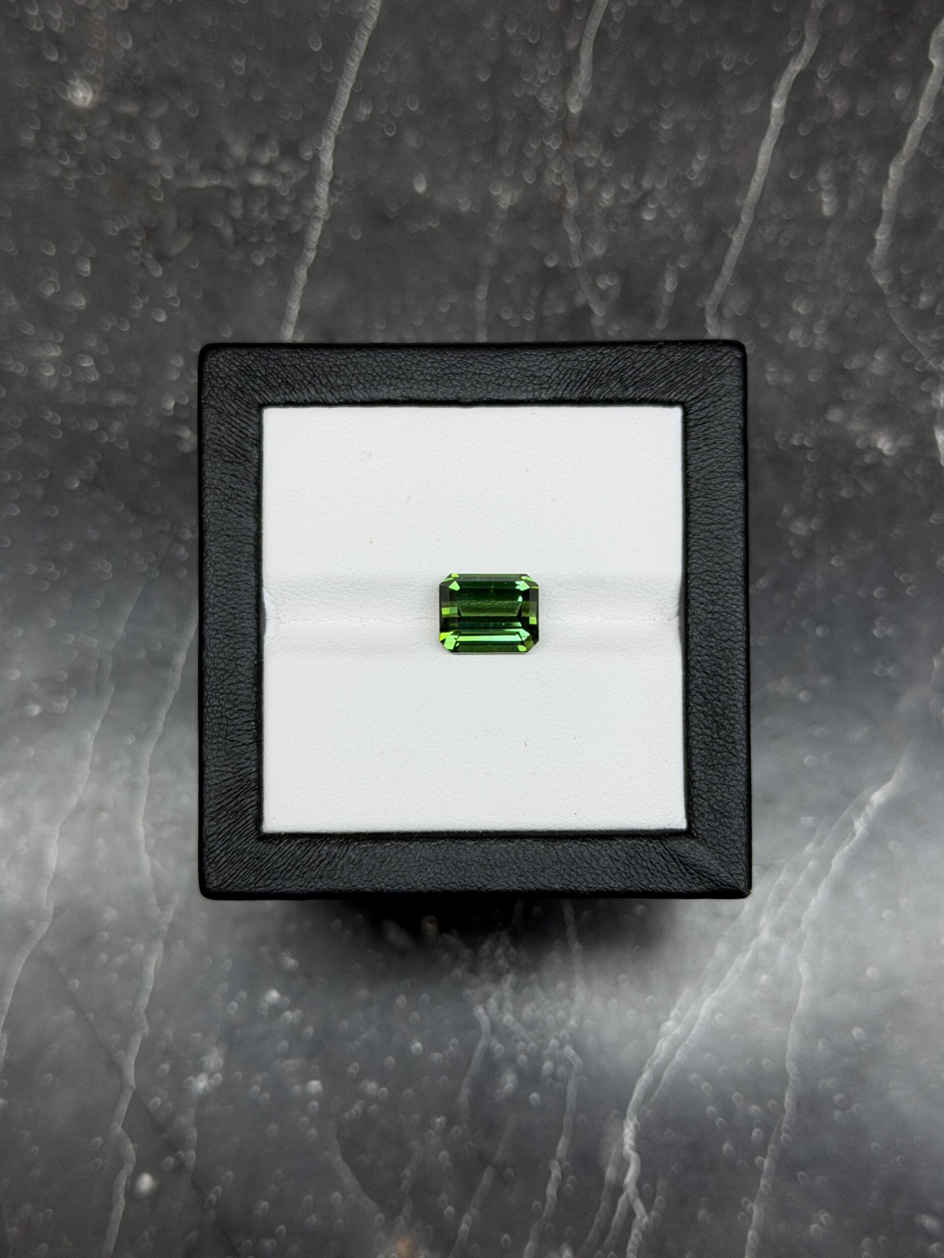 Зеленый турмалин октагон 4.47 карат