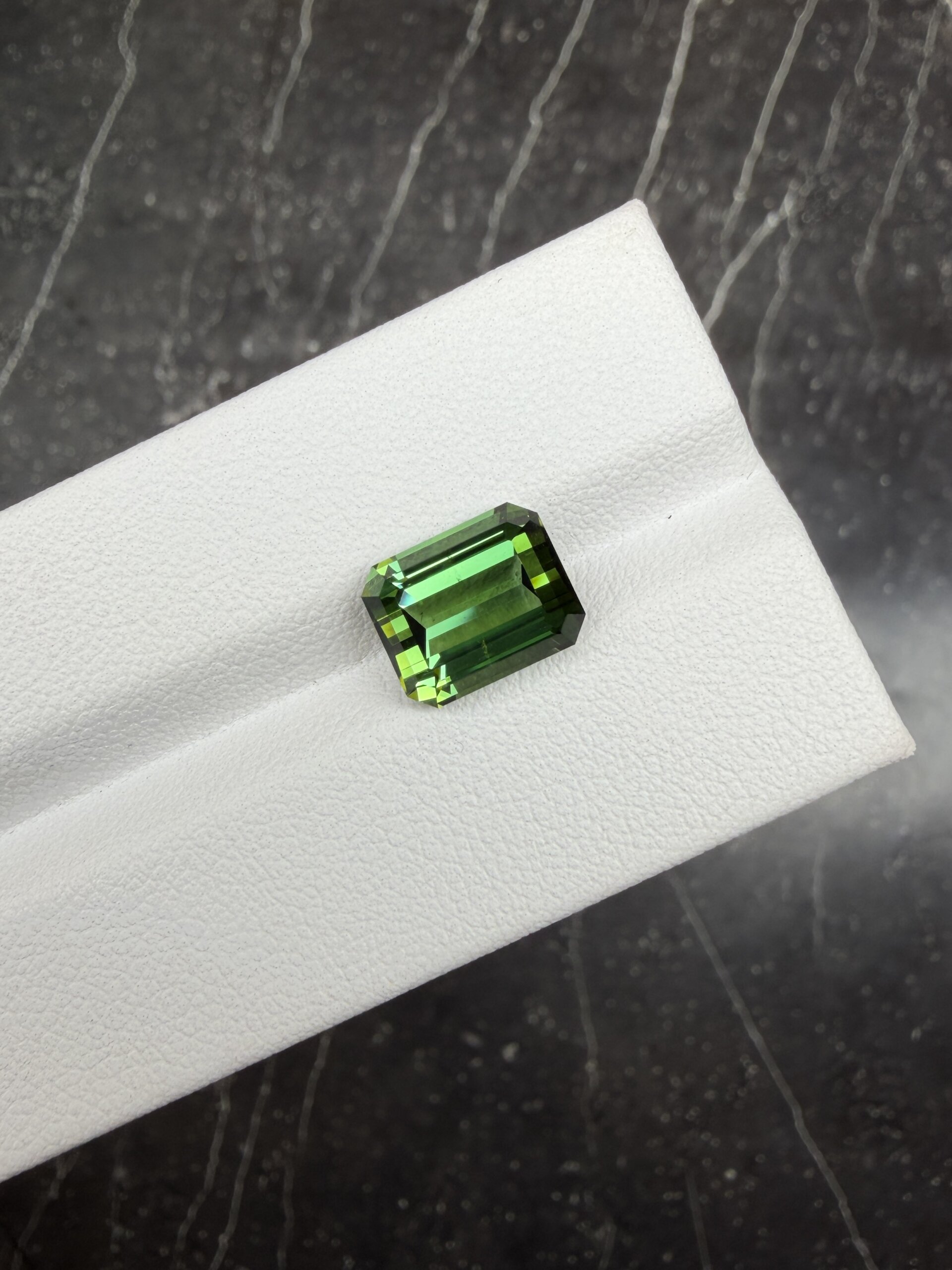 Зеленый турмалин октагон 4.47 карат — изображение 3
