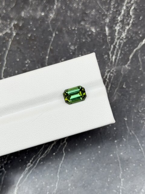Зеленый турмалин октагон 3 карата