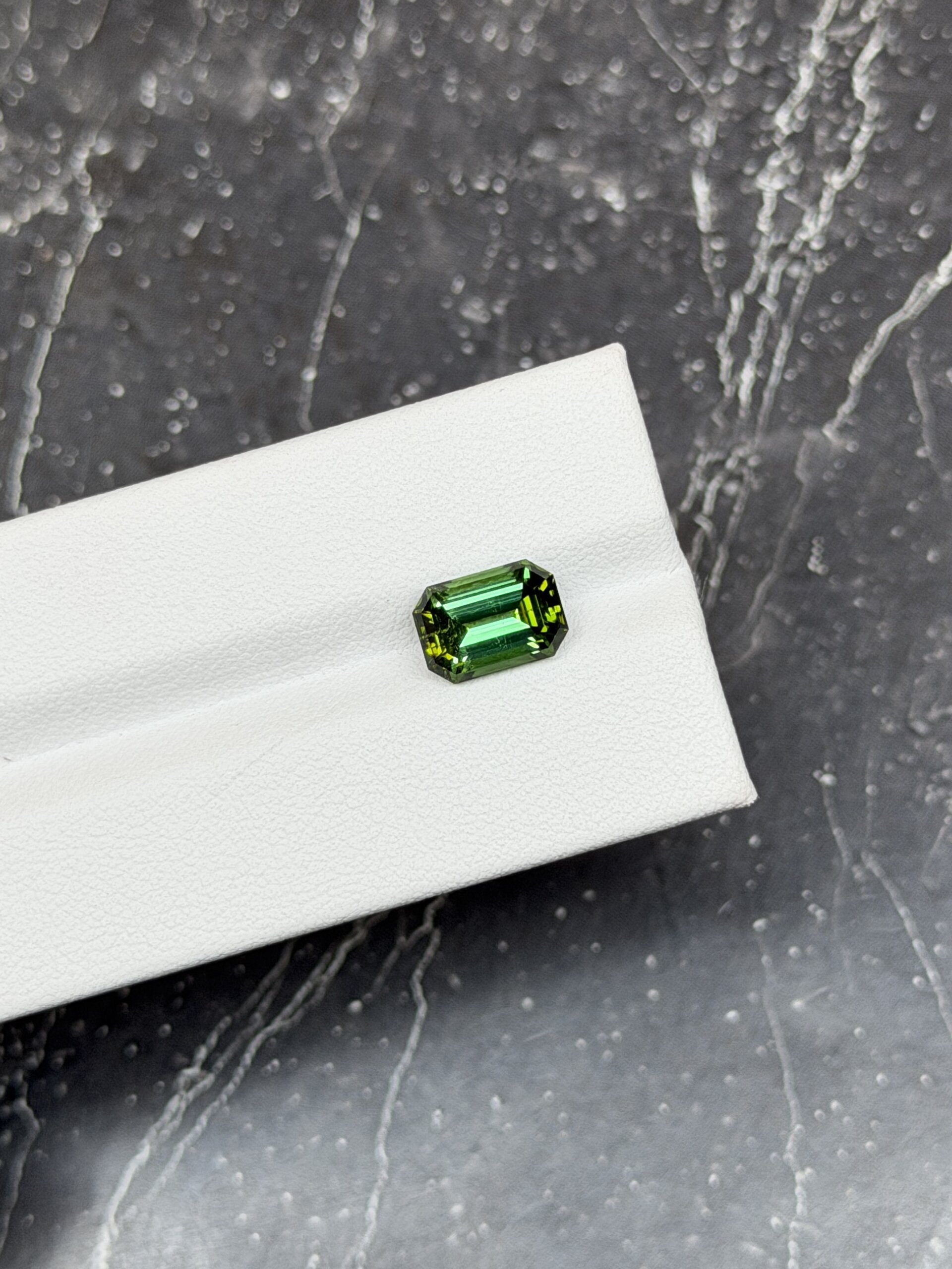 Зеленый турмалин октагон 3 карата