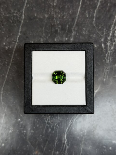 Зеленый турмалин октагон 6.37 карат