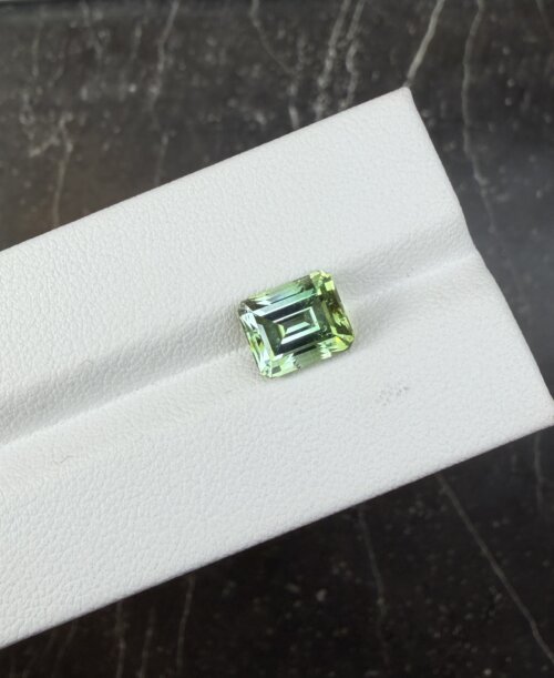 Мятный турмалин октагон 3.19 карат