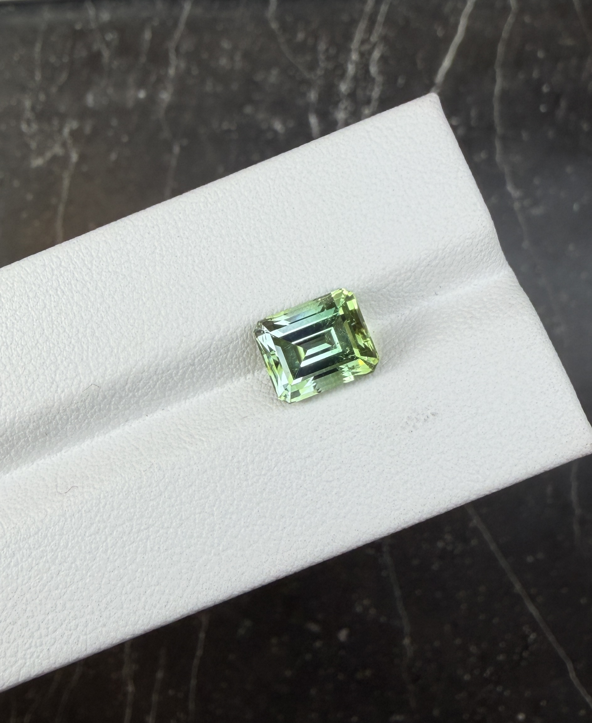 Мятный турмалин октагон 3.19 карат