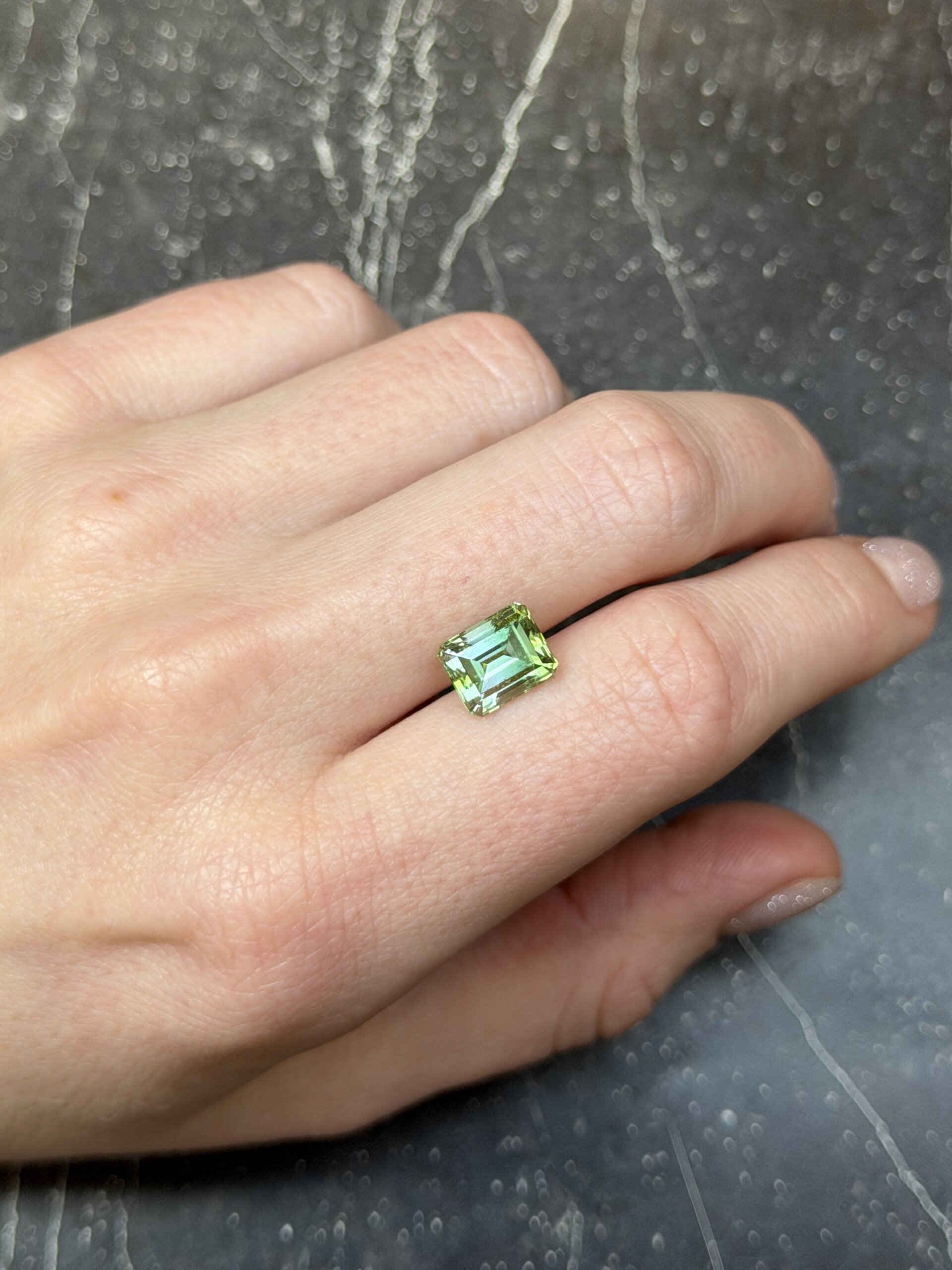 Мятный турмалин октагон 3.19 карат — изображение 2