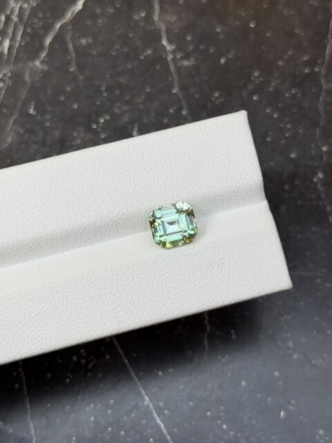 Мятный турмалин октагон 2.41 карат