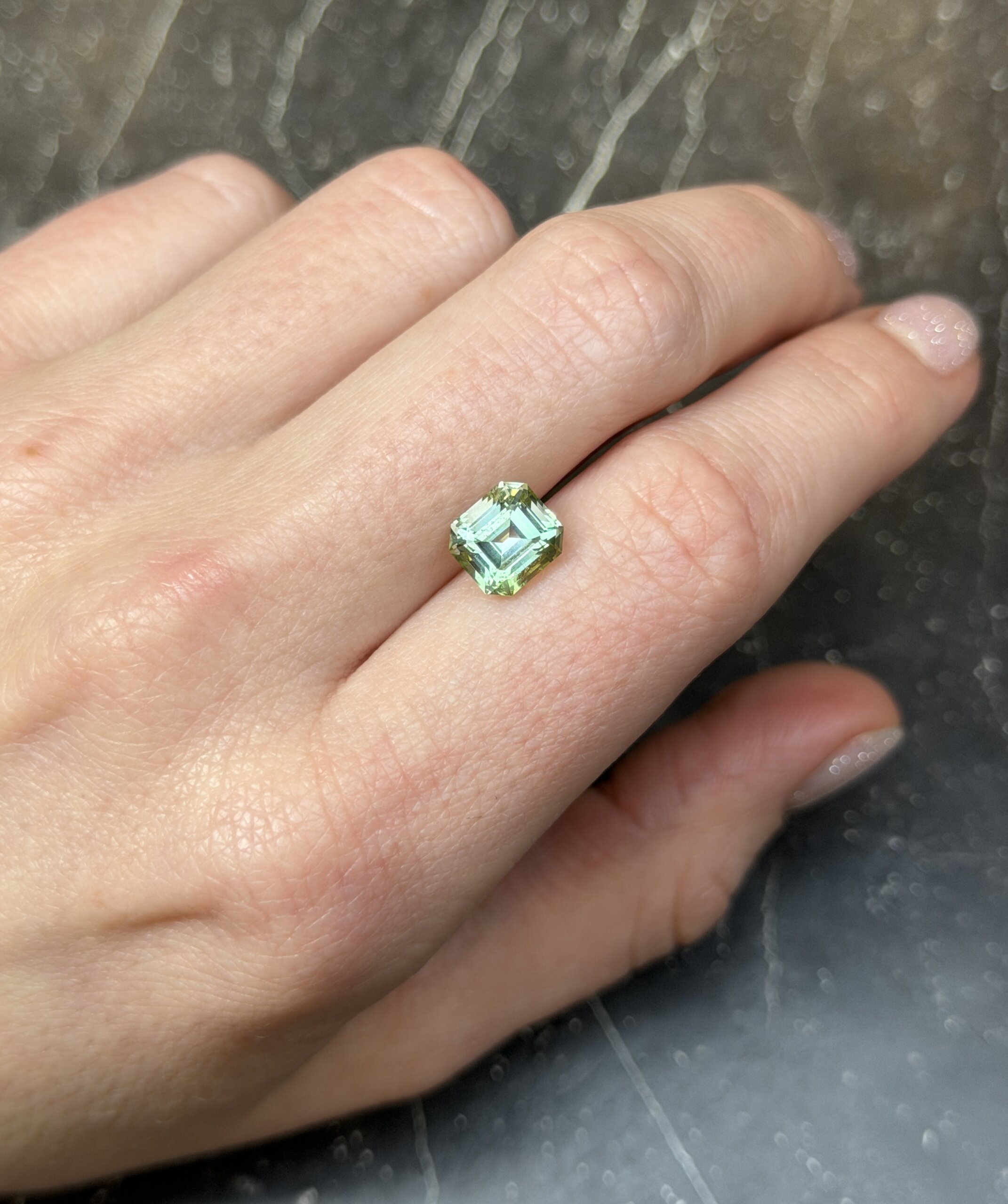 Мятный турмалин октагон 2.65 карат — изображение 2