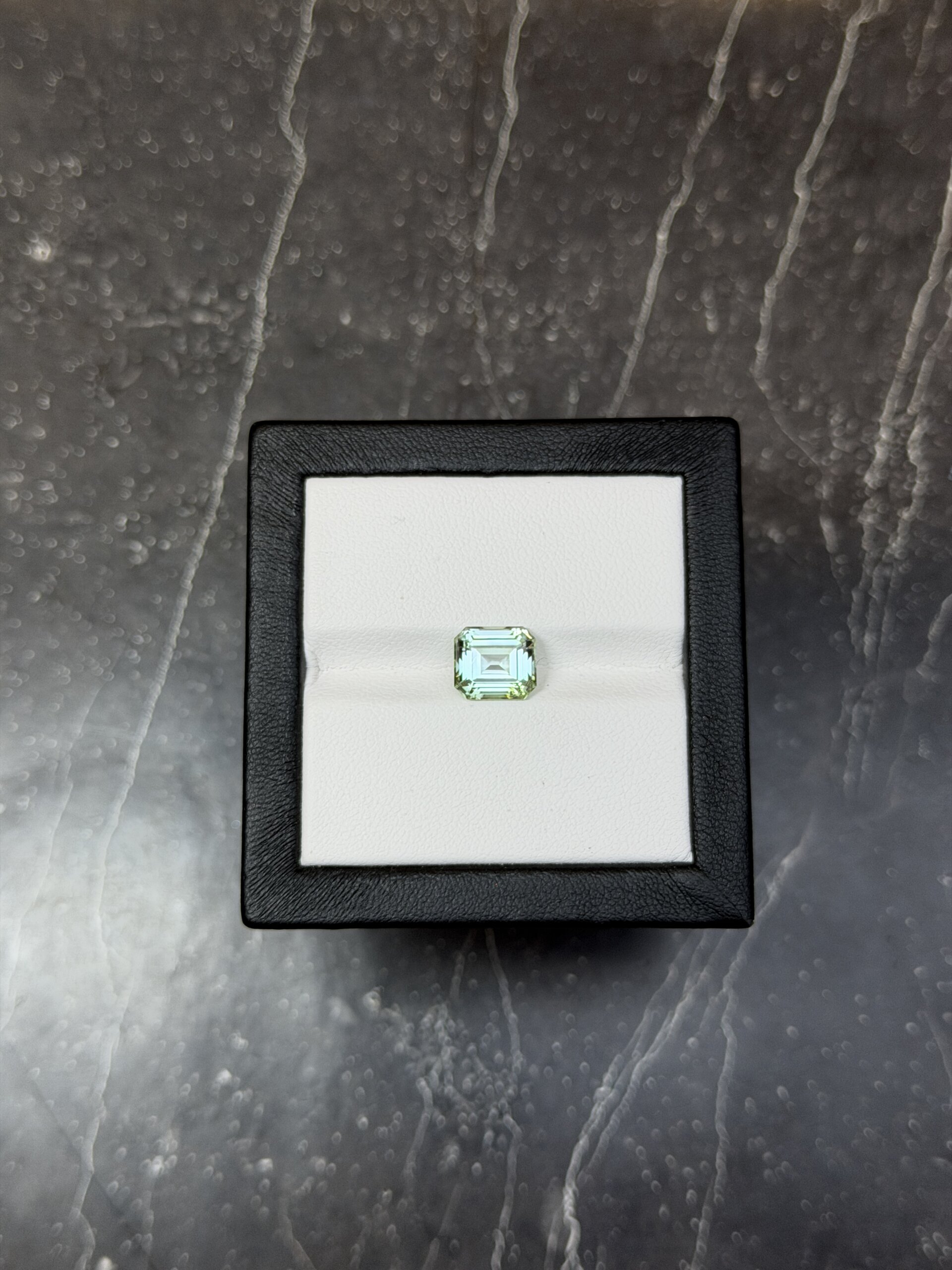 Мятный турмалин октагон 2.65 карат