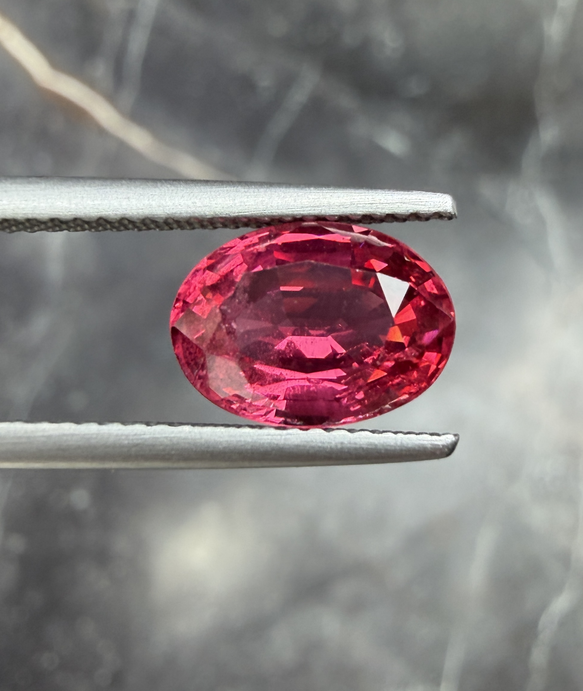 Шпинель розово-красная из Танзании овал 3.32 карат — изображение 2