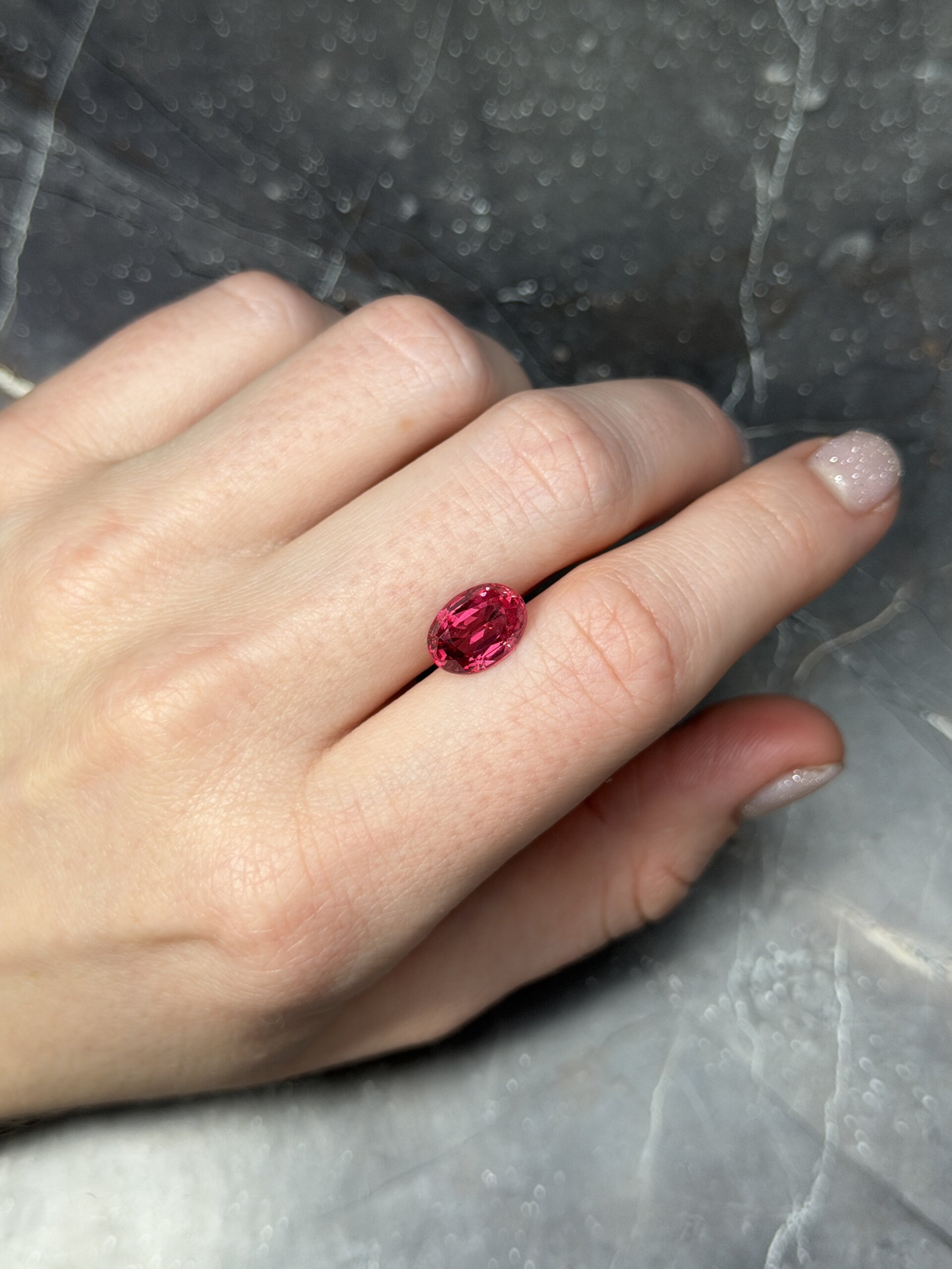 Шпинель розово-красная из Танзании овал 3.32 карат — изображение 3
