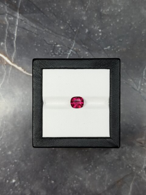 Шпинель Бирманская розово-красная кушон 2.12 карат