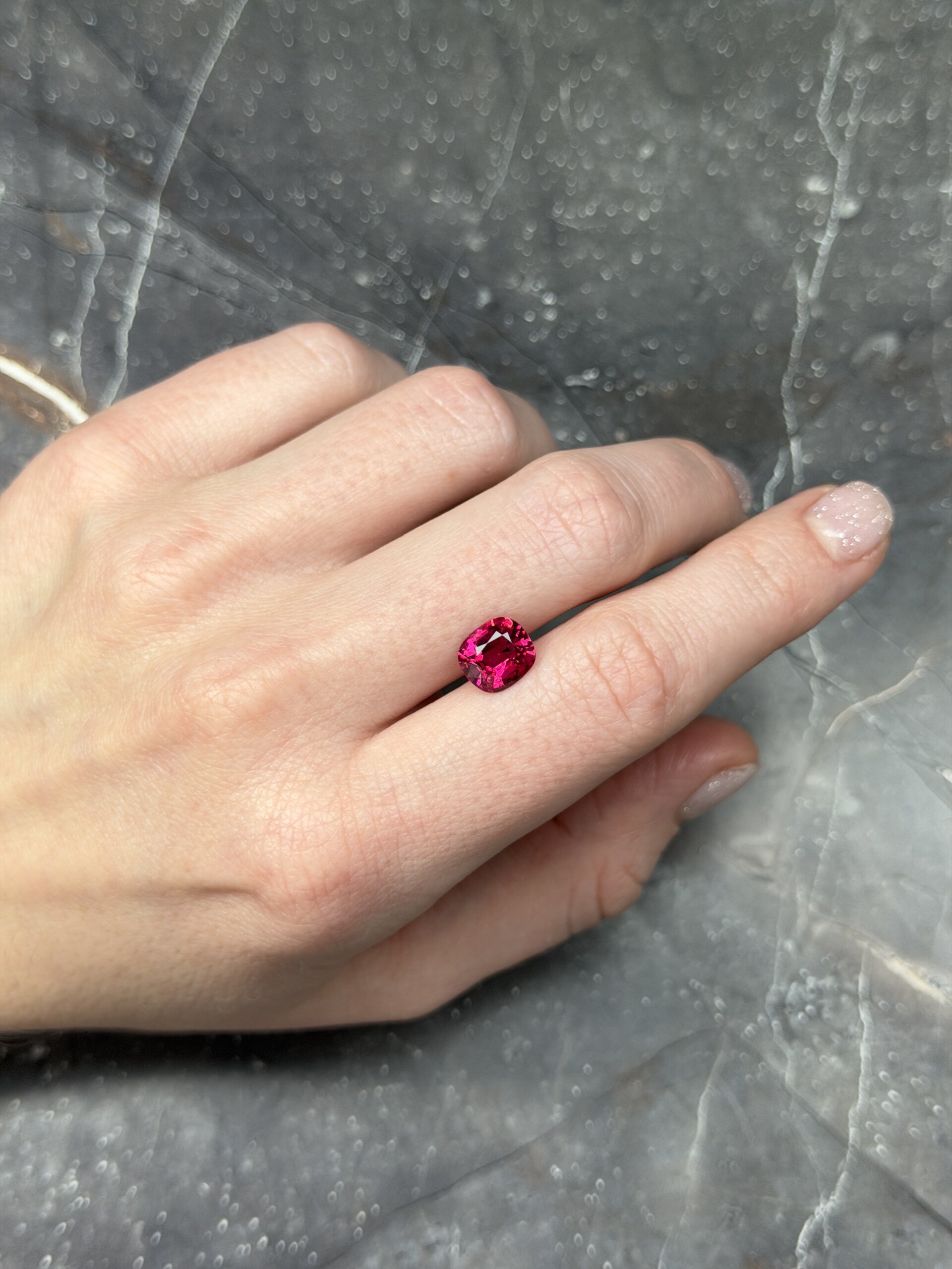 Шпинель Бирманская розово-красная кушон 2.12 карат — изображение 3