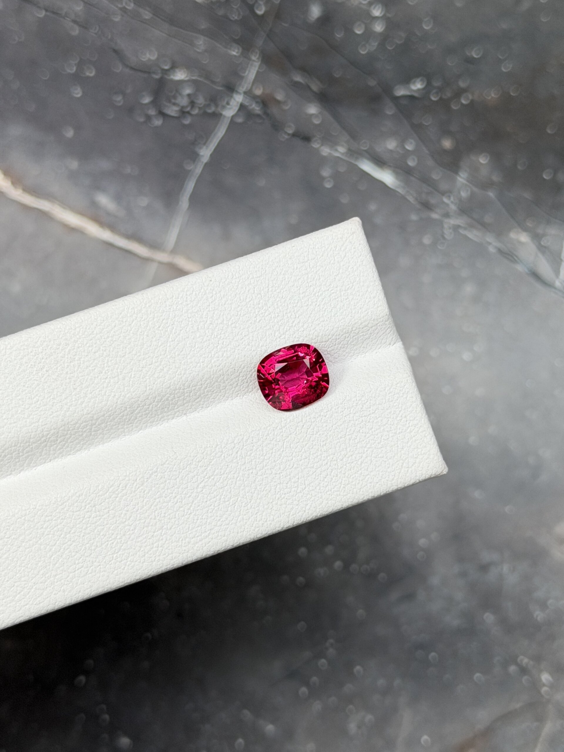 Шпинель Бирманская розово-красная кушон 2.12 карат — изображение 2