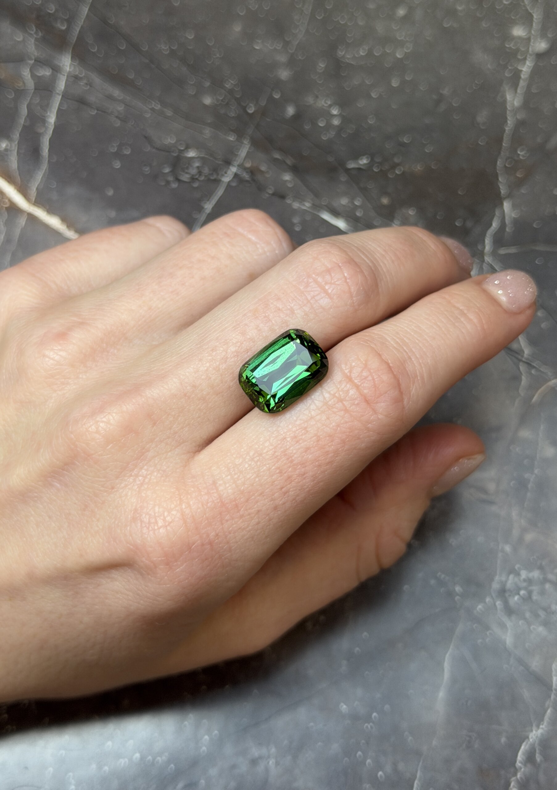 Зеленый турмалин кушон 9.56 карат — изображение 2